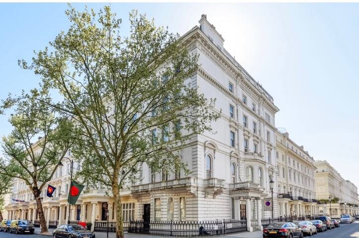 Central Kensington apartment