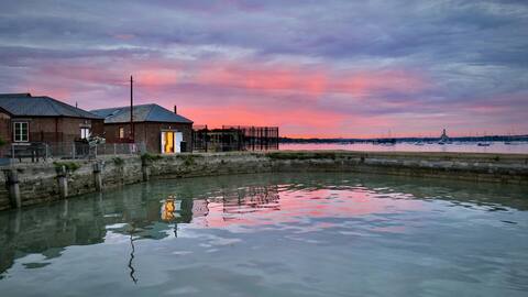 Adventure Prospect - Historic Waterfront Cottage