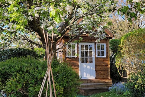 Popular Airbnb listing: Tiny House Bath ❤ Country beauty in the ❤ of Bath. in Southstoke