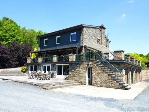 Beautiful villa on a 7ha estate with ponds