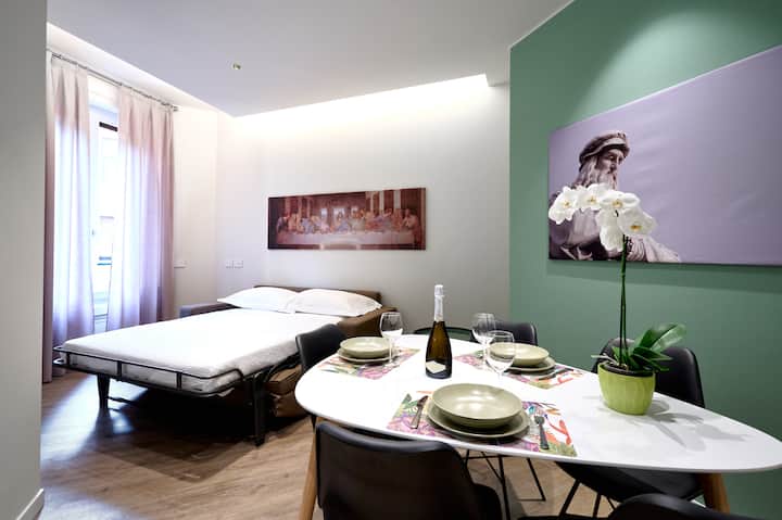 En la sala de estar, el sofá puede convertirse fácilmente en una cama "francesa" de 140 x 200 cm.