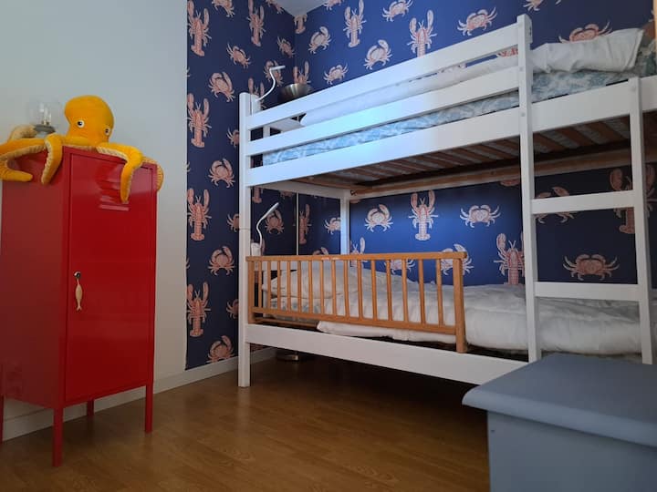 La Petite Chambre - سريران بطابقين مع قارئ إلكتروني ومنطقة ألعاب