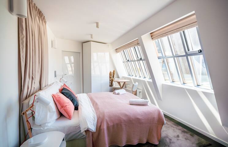 6BR+2.5Bath+A/C CHIC Penthouse at Wenceslas Square gallery image 4