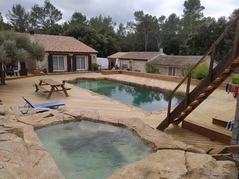 villa  pool  jacuzzi boulodrome badminton