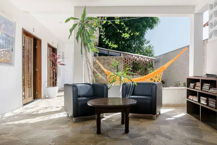 1930s WOW Villa (8 Bedrooms | Quiet Groups ONLY) gallery image 4