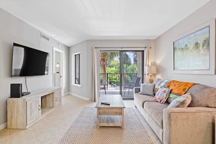 Spacious Condo W/ Indoor Pool, Hot Tub Walk Beach! - 다우퓌스키 아일랜드
