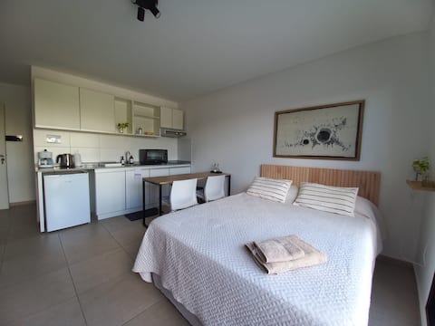 Anuncio de Airbnb popular: Studio with its own terrace. 100% equipped. en Departamento Rosario