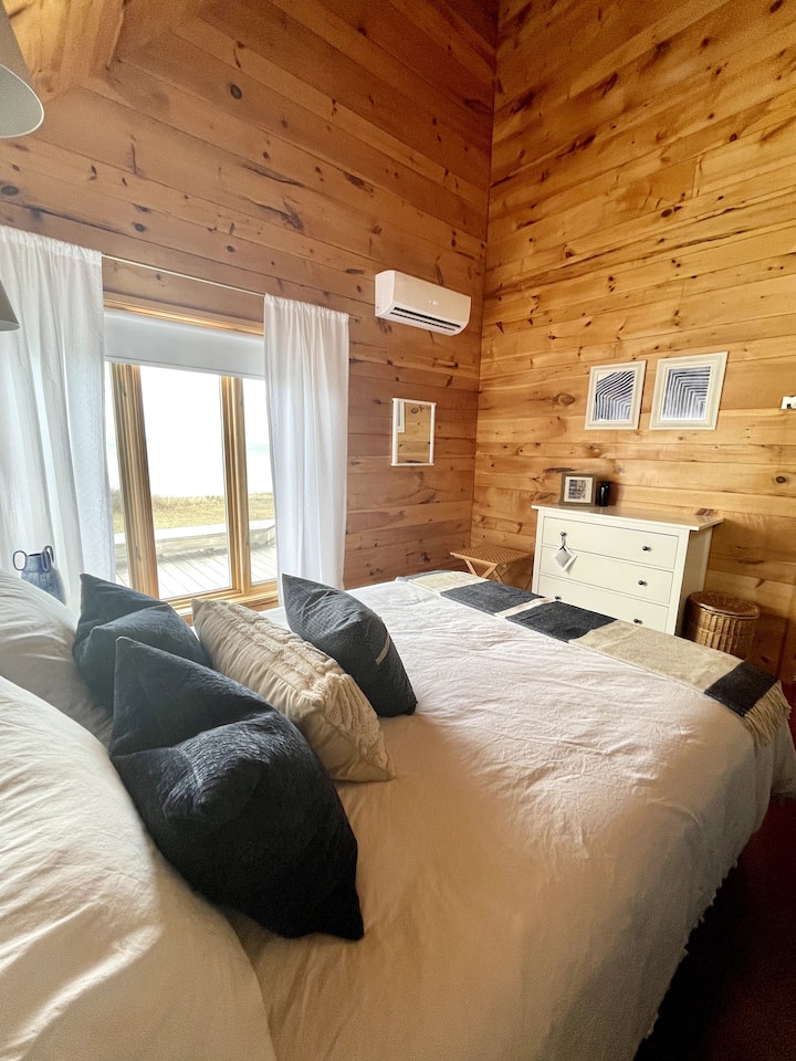 غرفة بها مكيف/سخان