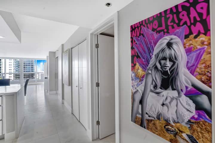 Voorkant, 4e Jr kleine binnenslaapkamer aan de rechterkant