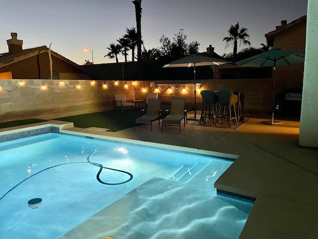 LV Heated POOL/BBQ House by STRIP-safe area