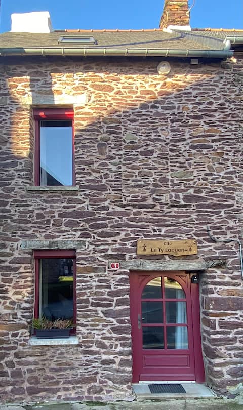 Charming red stone cottage 
The TY LAOUEN