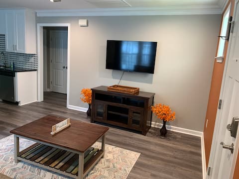 Cheerful 3-Bedroom home with great location.