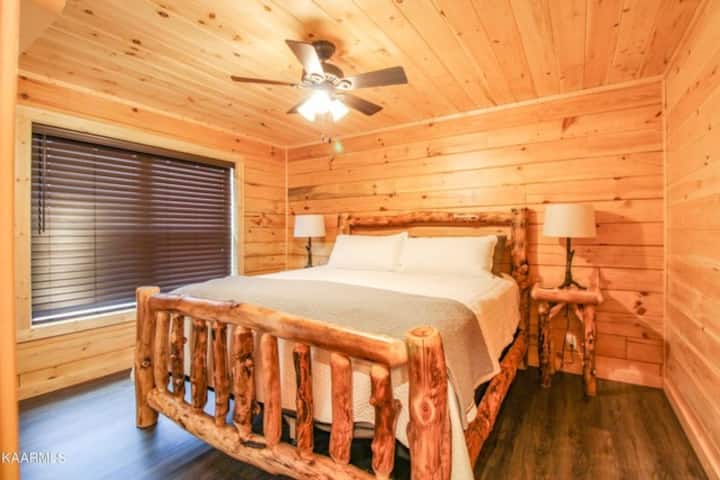 Просторна родителска спалня, двойни легла