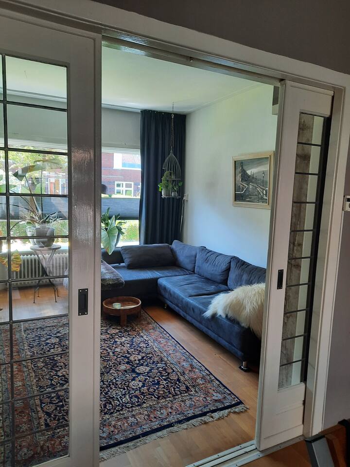 Beautiful downstairs apartment near the city center and train station