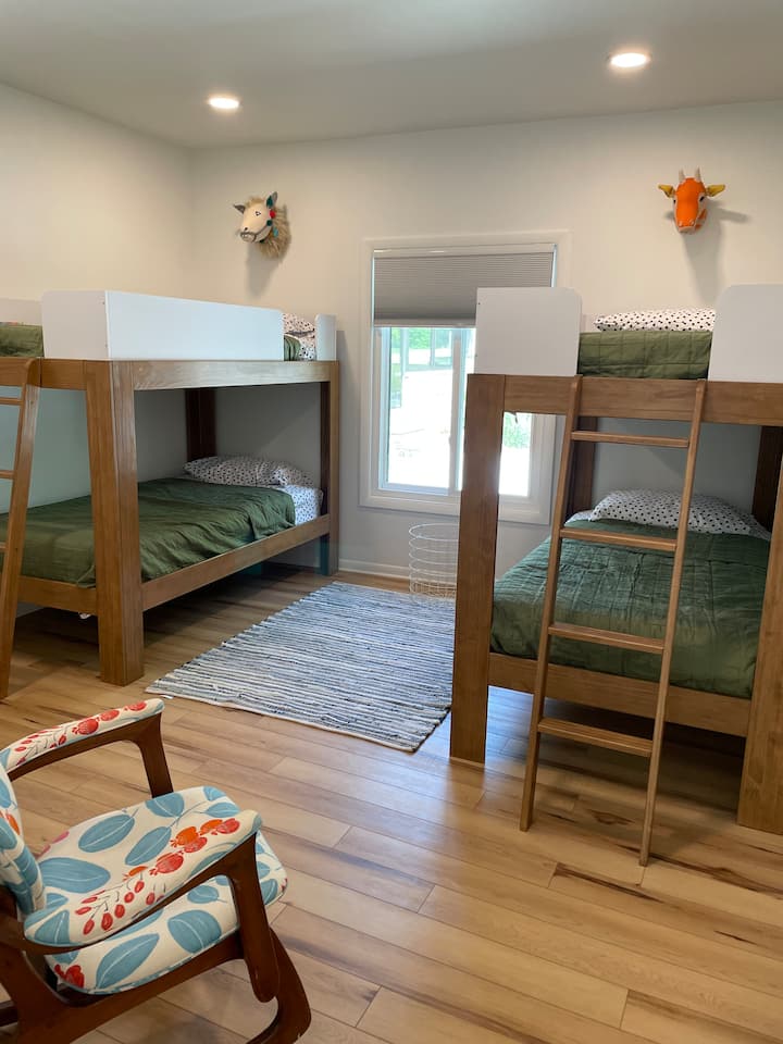 Bazenska kuća na kat - 4 kreveta za 1 osobu