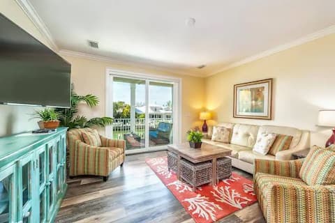 Popular Airbnb listing: Waterfront Home w/Dock, Pool, Bikes & SO MUCH MORE in Marathon