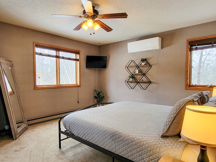 Master bedroom ready for you with a comfy King size bed!