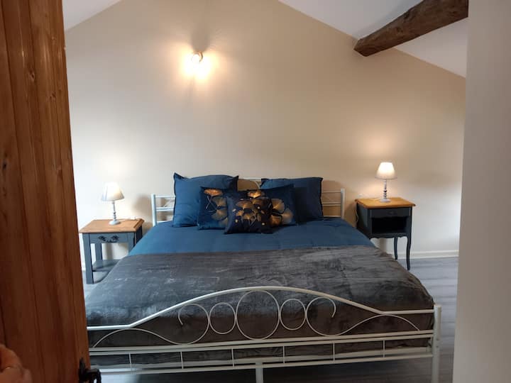 Голяма спалня с 3 - ма души, голямо двойно легло