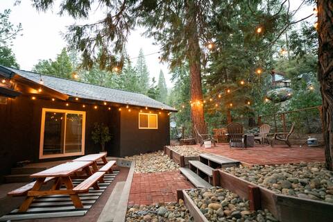 Stay in Style Mins to Dodge Ridge & SnowPlay Park!