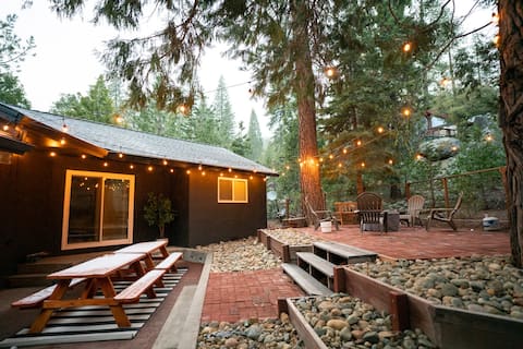 Stay in Style Mins to Dodge Ridge & SnowPlay Park!