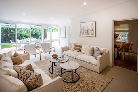 Top Airbnb: Sampson’s Hazelmere Cottage- CBD Five Star Luxury in Orange City Council