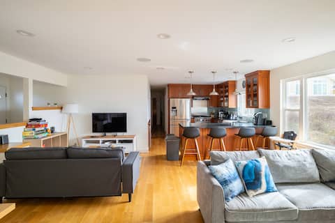 Successful Airbnb property: Ocean Views with Private Hot Tub, Gourmet Kitchen in Bodega Bay
