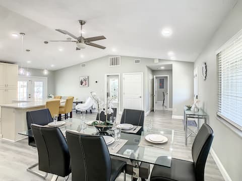 Pool House  in  a Quiet Area, Disney Universal