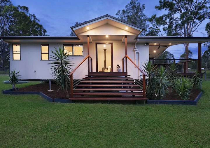 Entire 3bedroom house relaxing Tamborine Farm stay Farm stays for