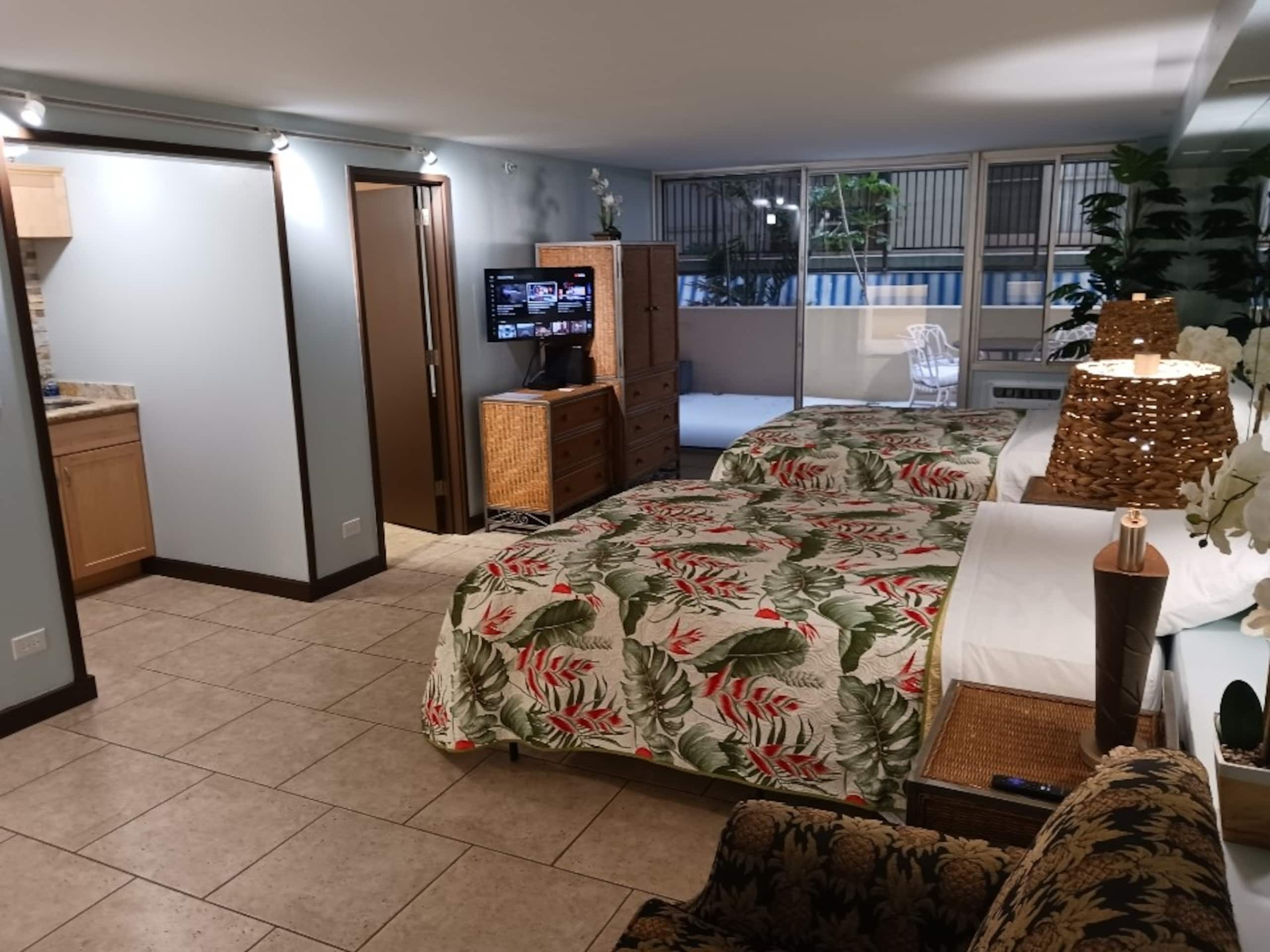 Waikiki - Ocean Front Hotel - Image 3