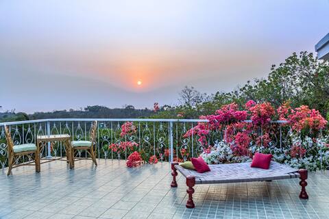 Sunglade, 4BDR Ocean View Villa Near Kashid Beach