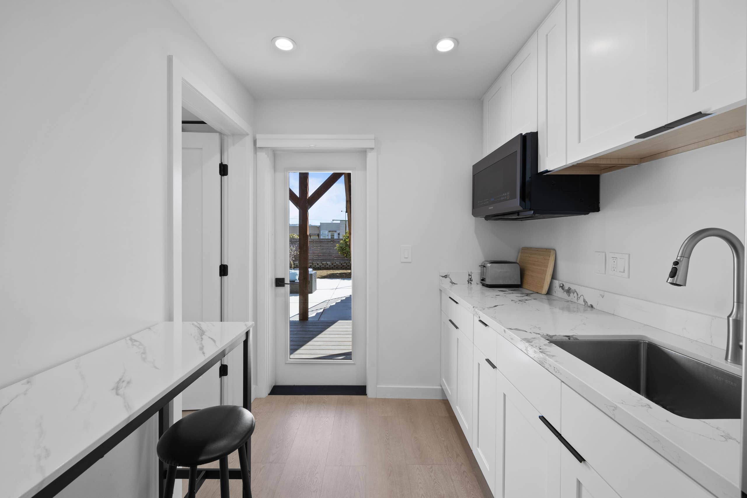 Newly Built Modern Luxurious Garden Suite - Image 1