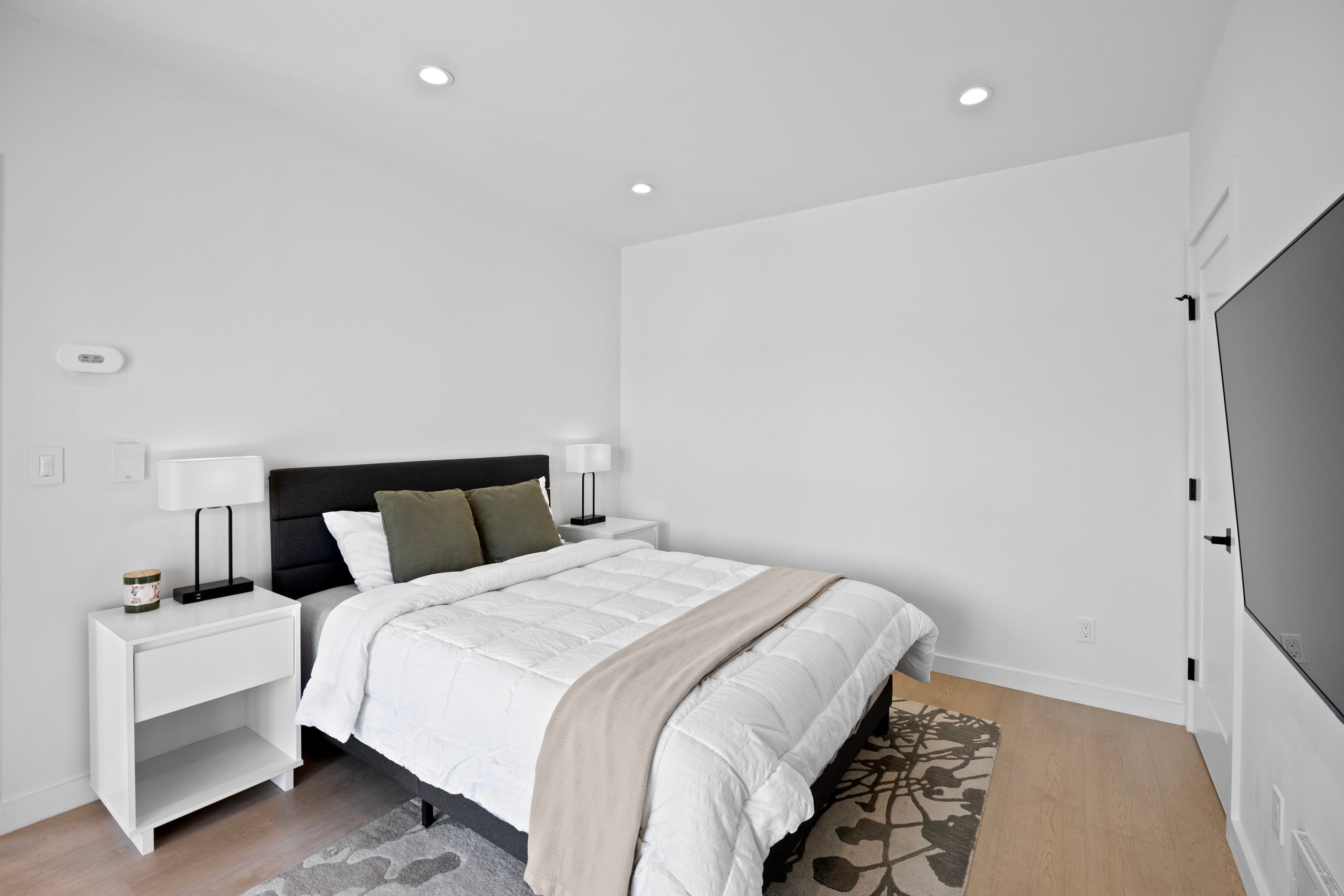 Newly Built Modern Luxurious Garden Suite - Image 4