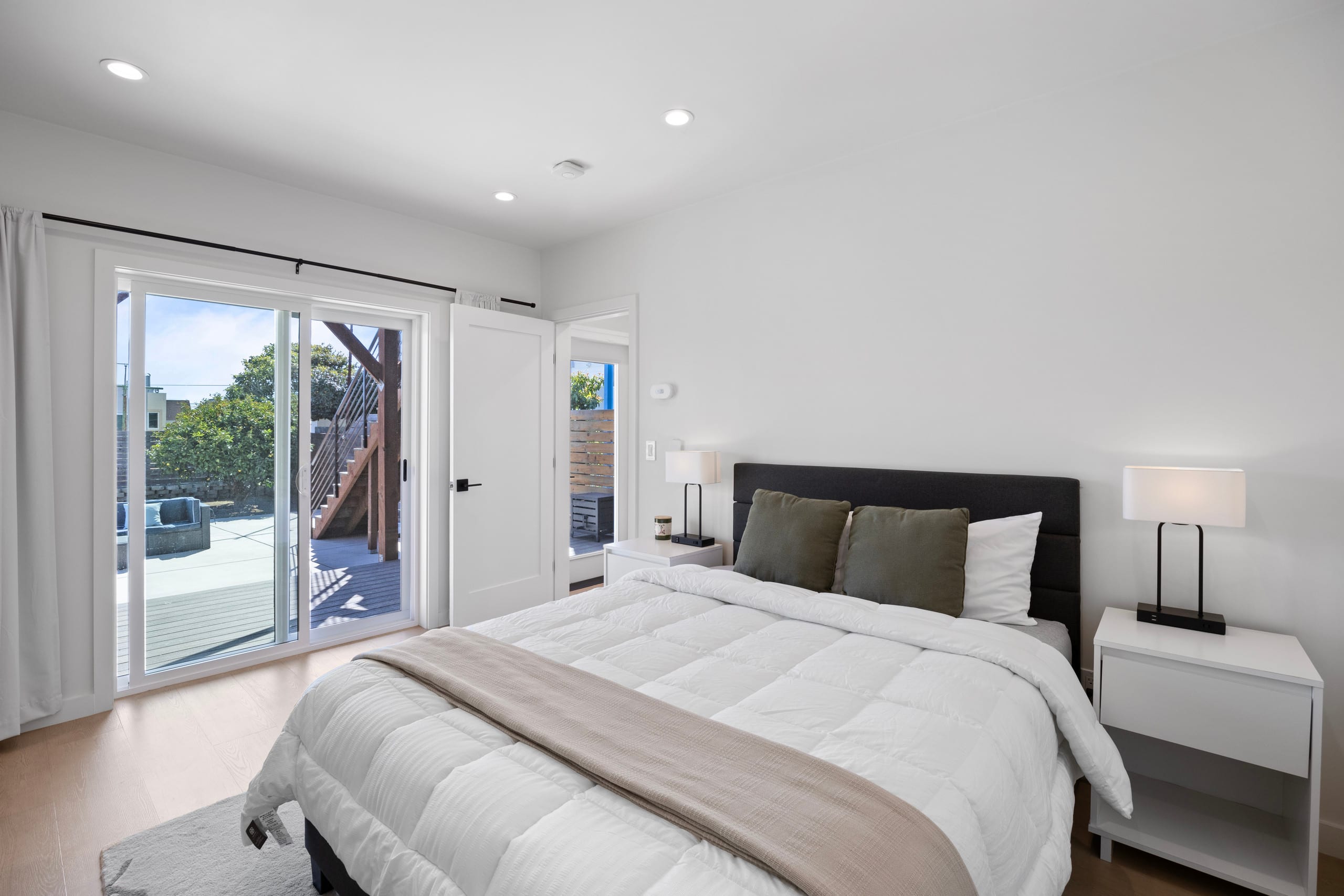 Newly Built Modern Luxurious Garden Suite - Image 3