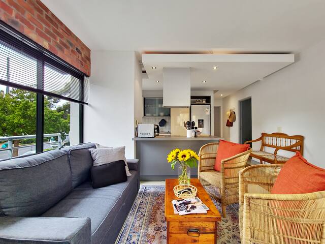 Fully Equipped 2 Bedroom in Green Point gallery image 2