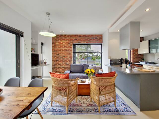 Fully Equipped 2 Bedroom in Green Point gallery image 3