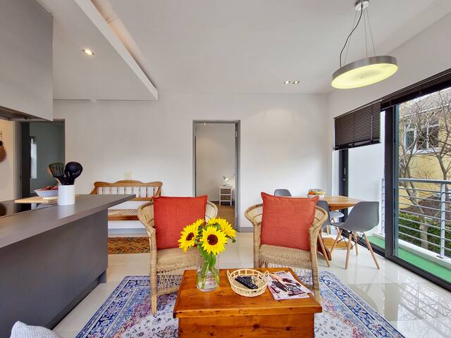 Fully Equipped 2 Bedroom in Green Point gallery image 5