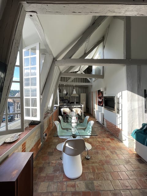 Popular Airbnb listing: Le Loft du Homard Bleu - Honfleur: "sky and sea" in Honfleur