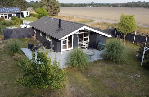 Newer cottage near forest and beach
