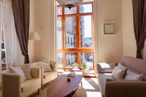 Popular Airbnb listing: Monappart Cristo Historic Apartment with Parking in Bilbao