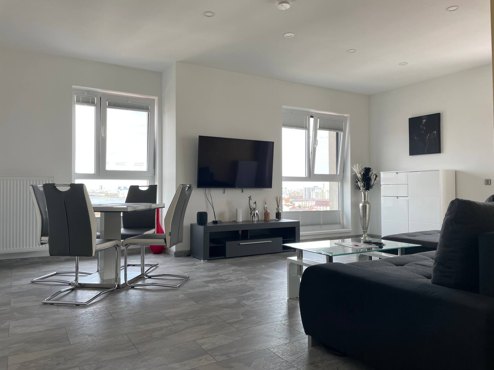 Lakeview 2 Room Penthouse Rooftop Terrace W15