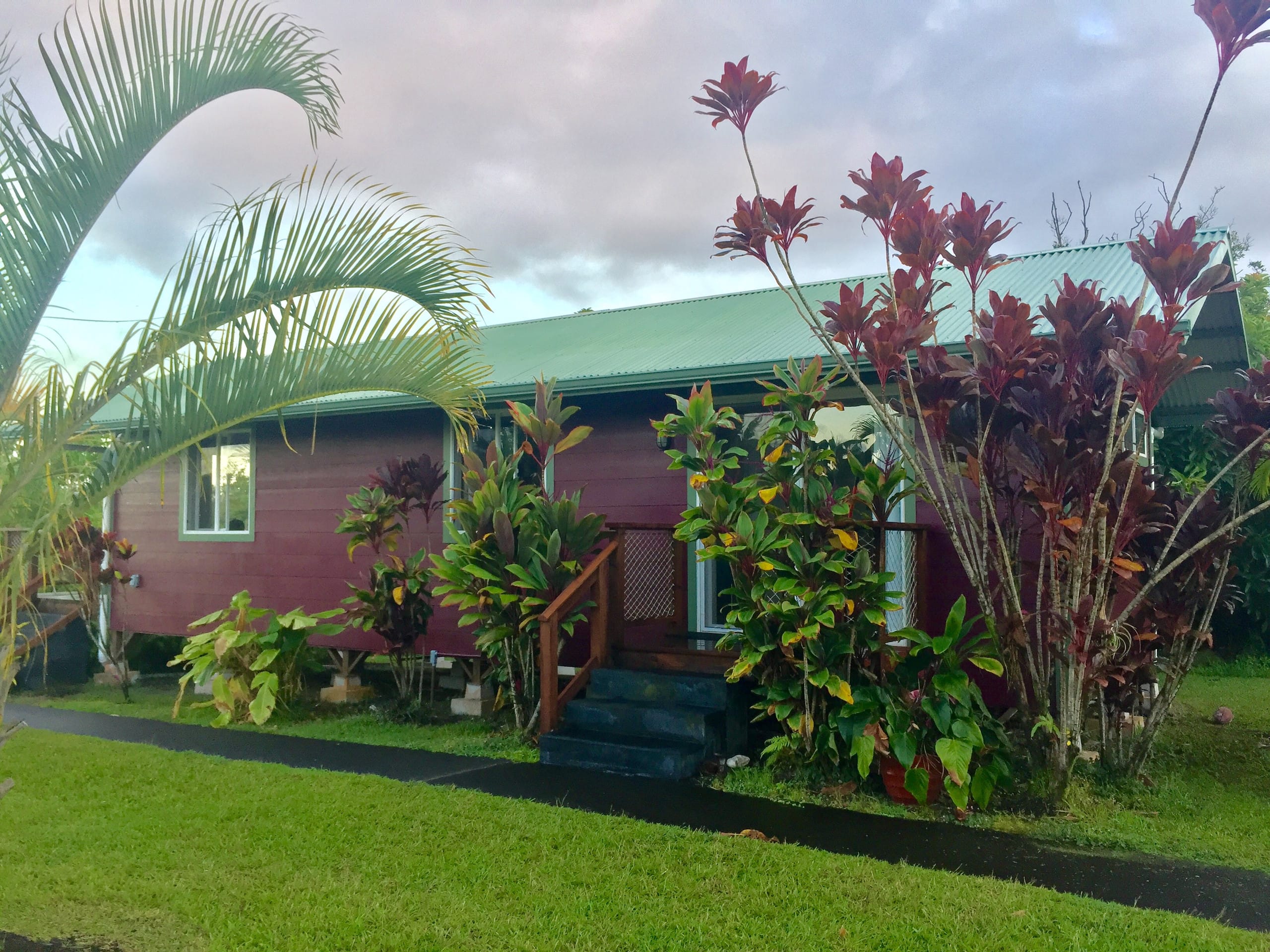 Puna Rainforest Retreat Hotspring: Purple Passion - Main photo