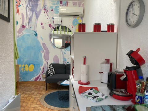 Top Airbnb: A small cozy nest, air-conditioned à Hôpitaux Facultés