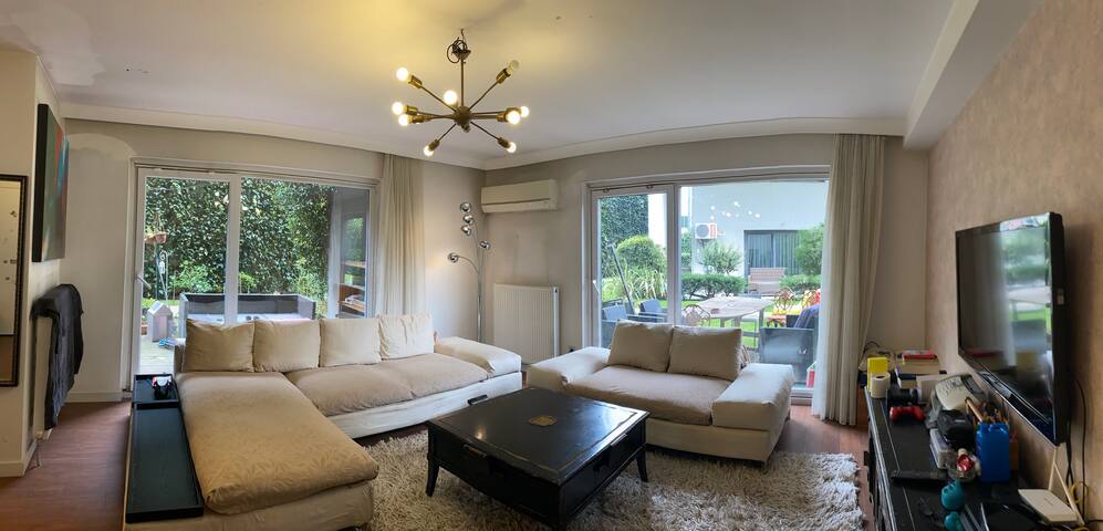 Spacious apartment with garden and swimming pool gallery image 3