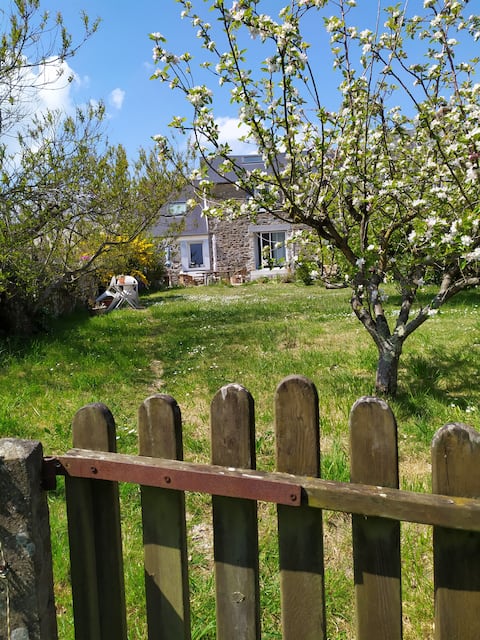 Top performing Airbnb: Pretty fisherman's house between sea and wooded countryside! in Agon Coutainville