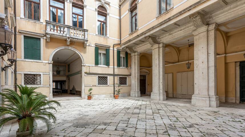 Luxury on the Gran Canal with wonderful view gallery image 4