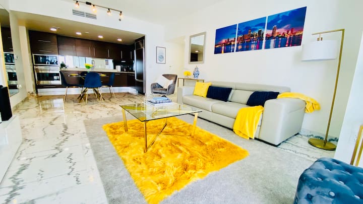 Breathtaking Luxury Apartment At Icon Brickell - Miami, FL