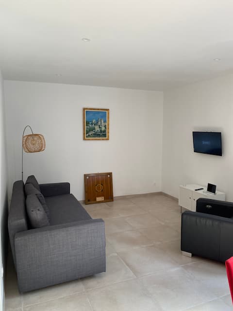 Propriété Airbnb réussie: Beautiful apartment "Les Primevères" à Avignon