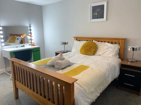 Top Airbnb: Luxury Modern Belfast City Centre 2 bed apartment in Blackstaff