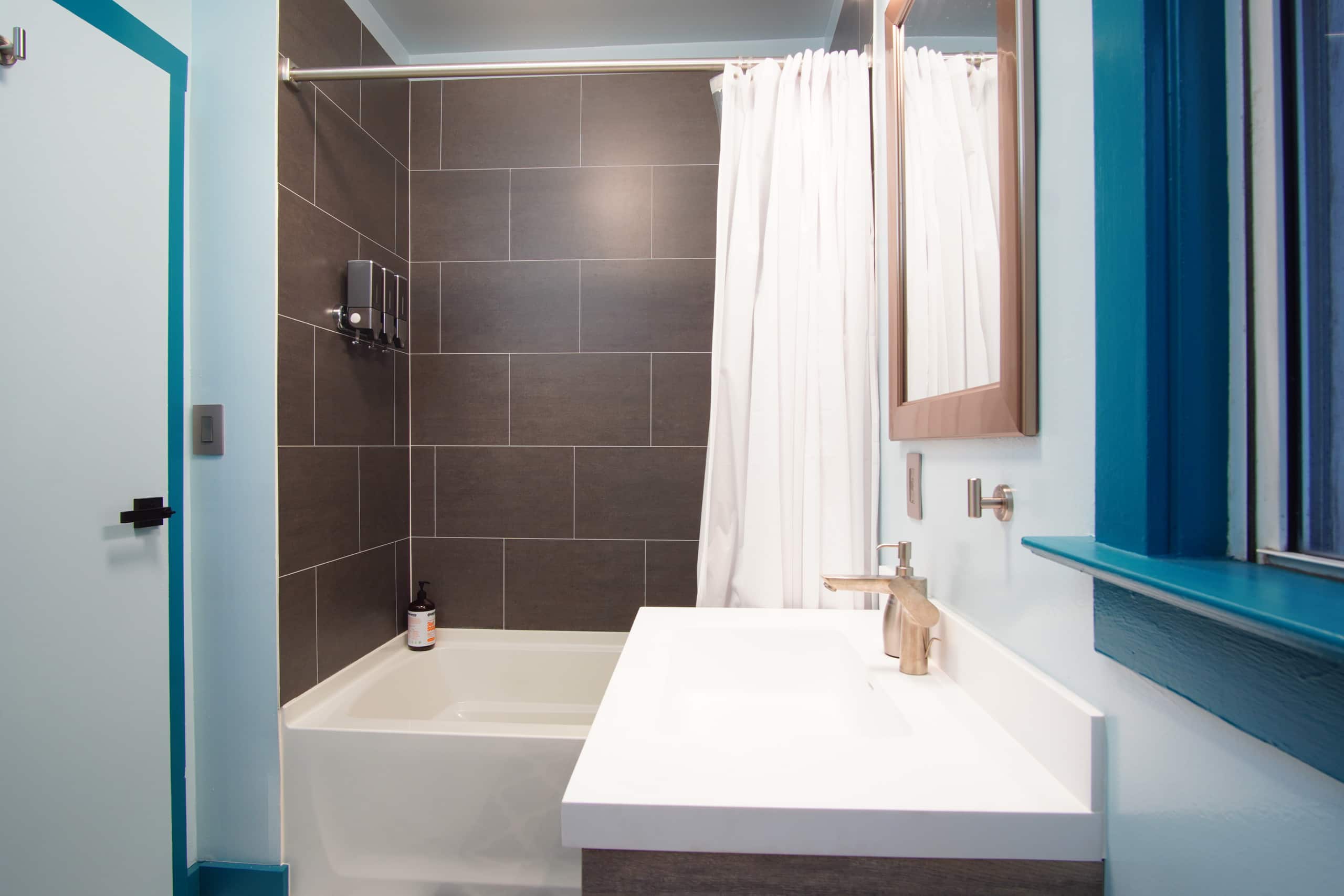 Home in San Francisco · ★4.96 · 3 bedrooms · 3 beds · 1 bath - Image 11