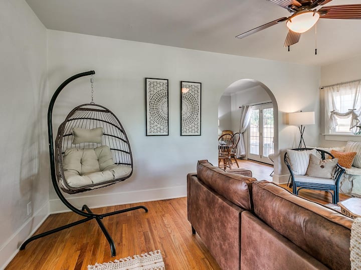 House On The Hill In The Heart Of Edmond! - Edmond, OK